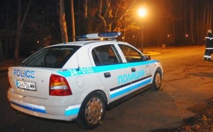 Среднощен екшън в Костинброд: Полицаи спряха „Пежо” за проверка и стана страшно