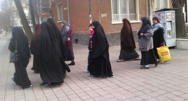 Само 20 жени в България носят бурки