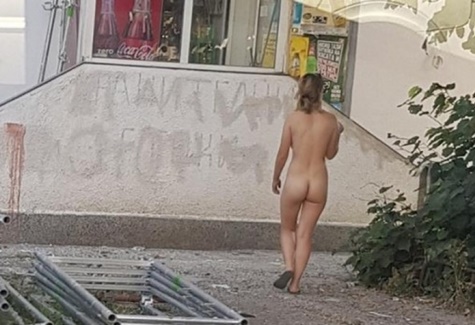 Евдокия, която се разхождаше гола в Бургас, се е хвърлила от 15-ия етаж пред очите на приятеля си!