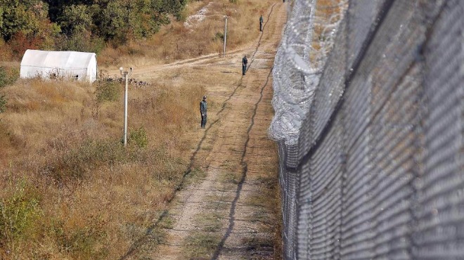 Към България напират от юг стотици нелегални мигранти, натискът се засилва