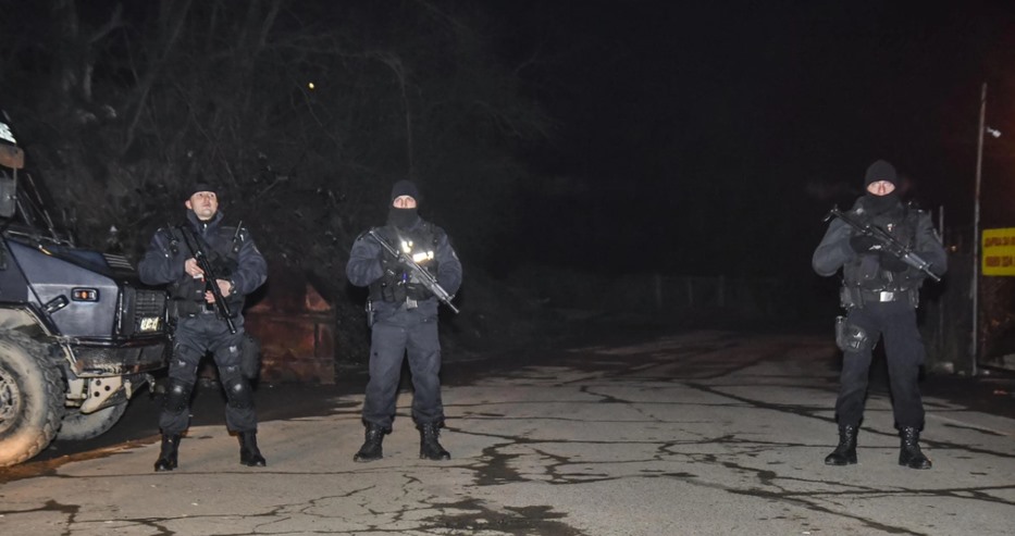 Полиция откри огън срещу мигранти на АМ “Тракия”, има задържани