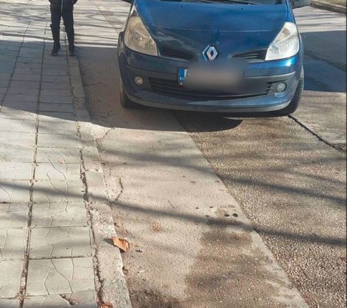Кола с малко дете потегли сама в Асеновград, то успя да реагира