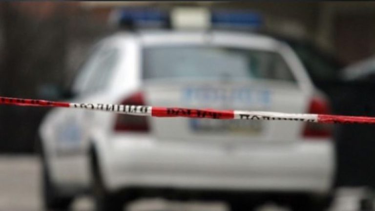 Въоръжена жена нападна фризьорка във Велико Търново! Барикадира се в ателието й