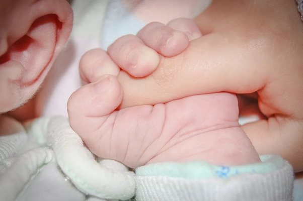 Трагедия: Две бебета от Кюстендил починаха от коклюш, в страната броят на заразените расте