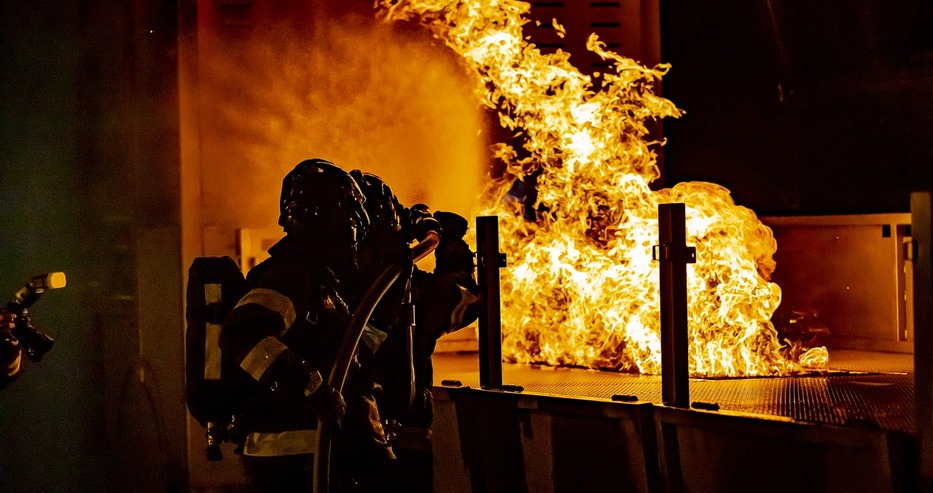 Девет души са пострадали от огнения ад, избухнал в болницата в Благоевград